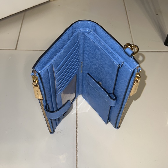 Authentic Micheal Kors wallet/wristlet - Picture 4 of 4